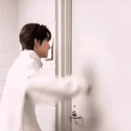 Hyper Realistic Knocking